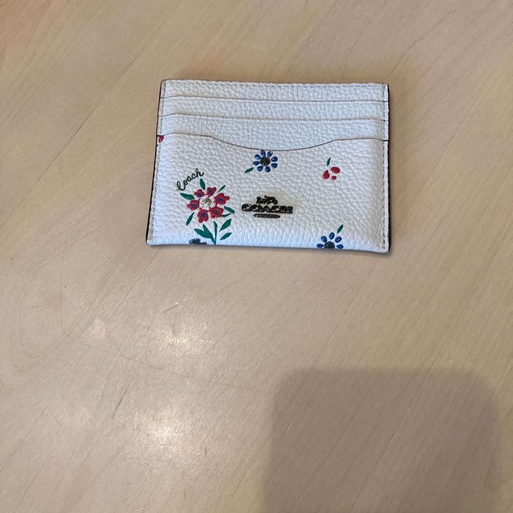 SOLD 🌸🌼🌺 Coach Wildflower Print card case